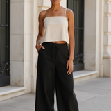 Loose trousers with elastic waistband and lightweight look
