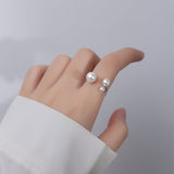 Doina – Triangle Ring with Pearl Details
