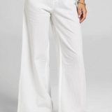 Loose trousers with elastic waistband and lightweight look