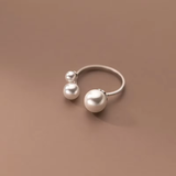 Doina – Triangle Ring with Pearl Details